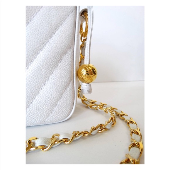 1980s Chanel White Caviar Chevron Stitched Bag - Picture 3 of 8